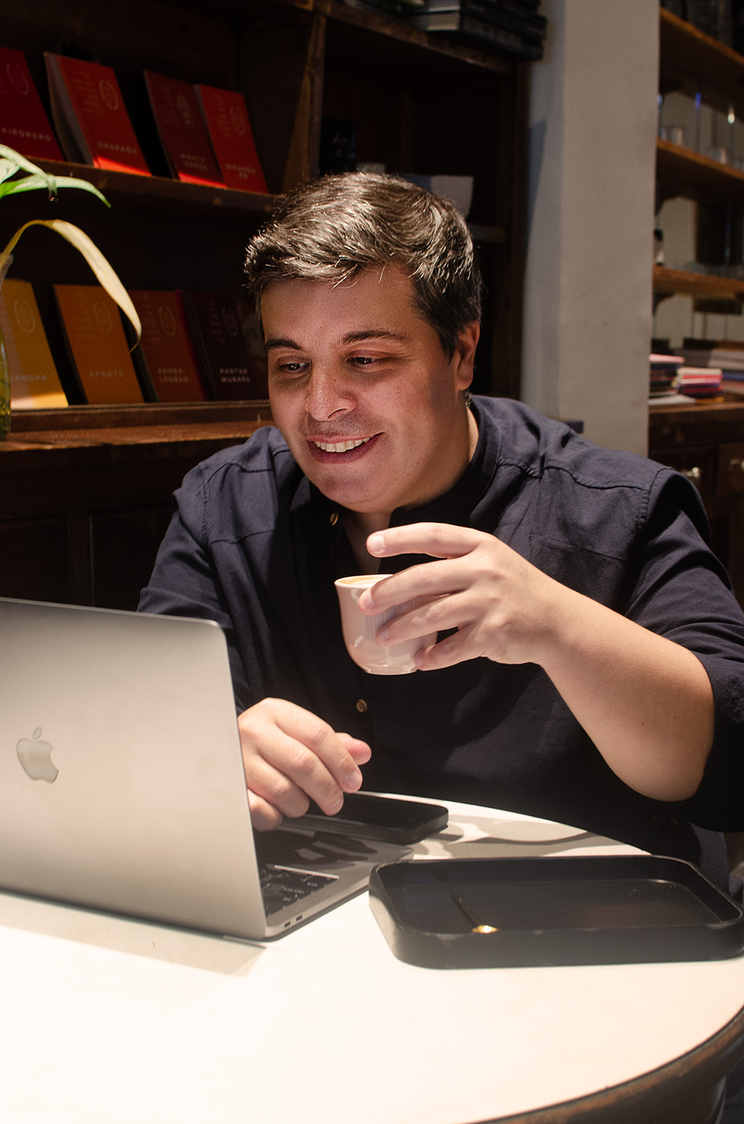 Alfonso en Videollamada tomando café